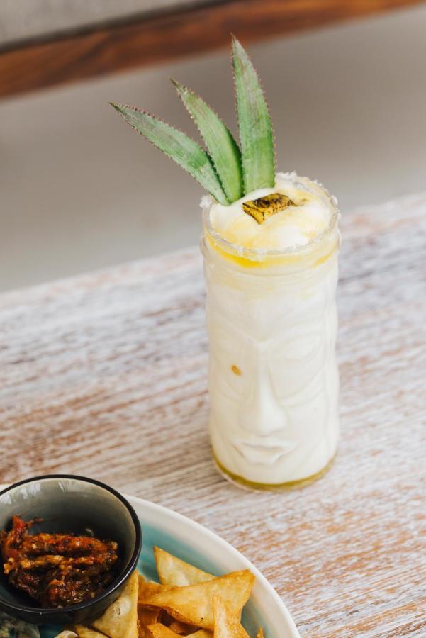 Отель Sea Salt Society Хиккадува Экстерьер фото