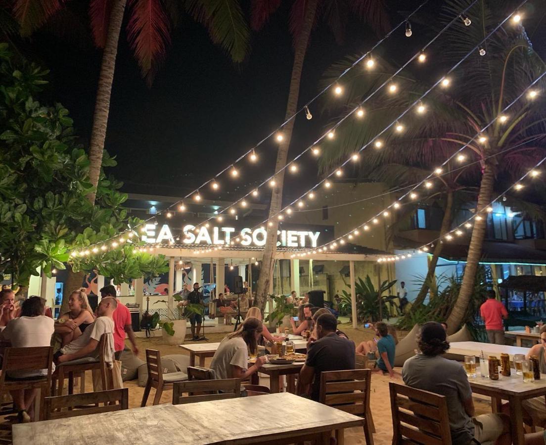 Отель Sea Salt Society Хиккадува Экстерьер фото